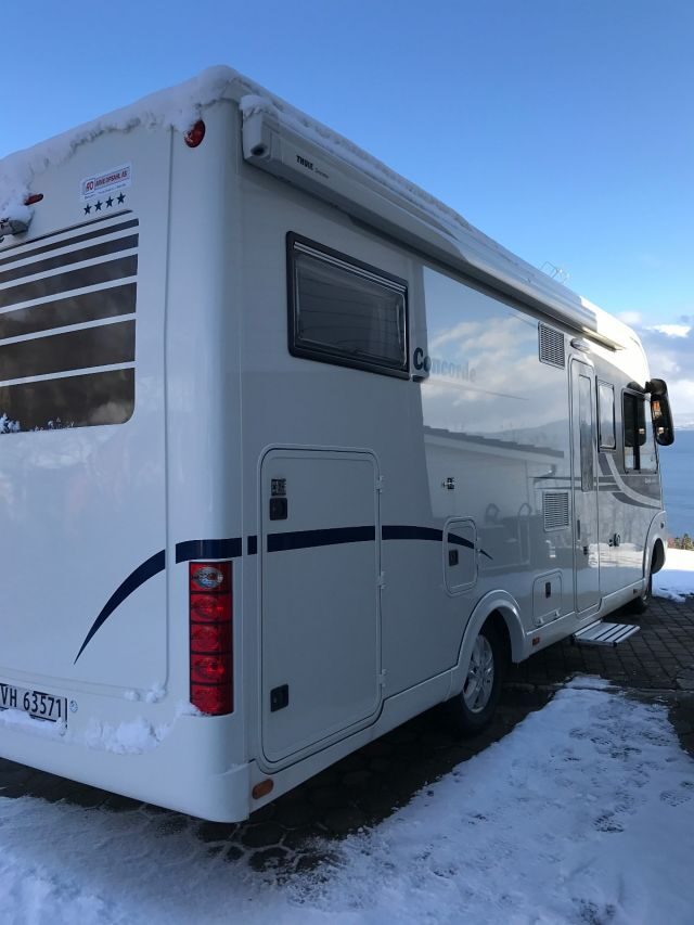 photos.external