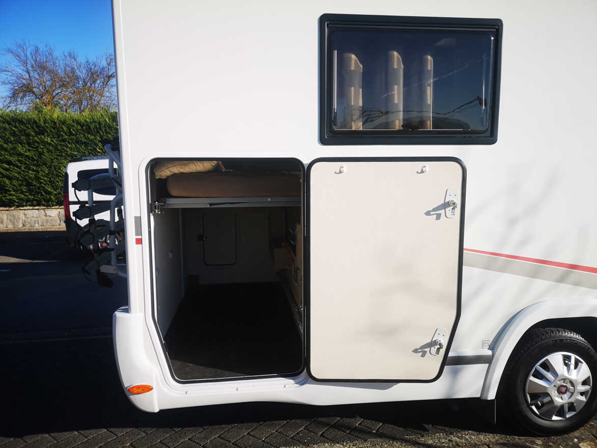 photos.external