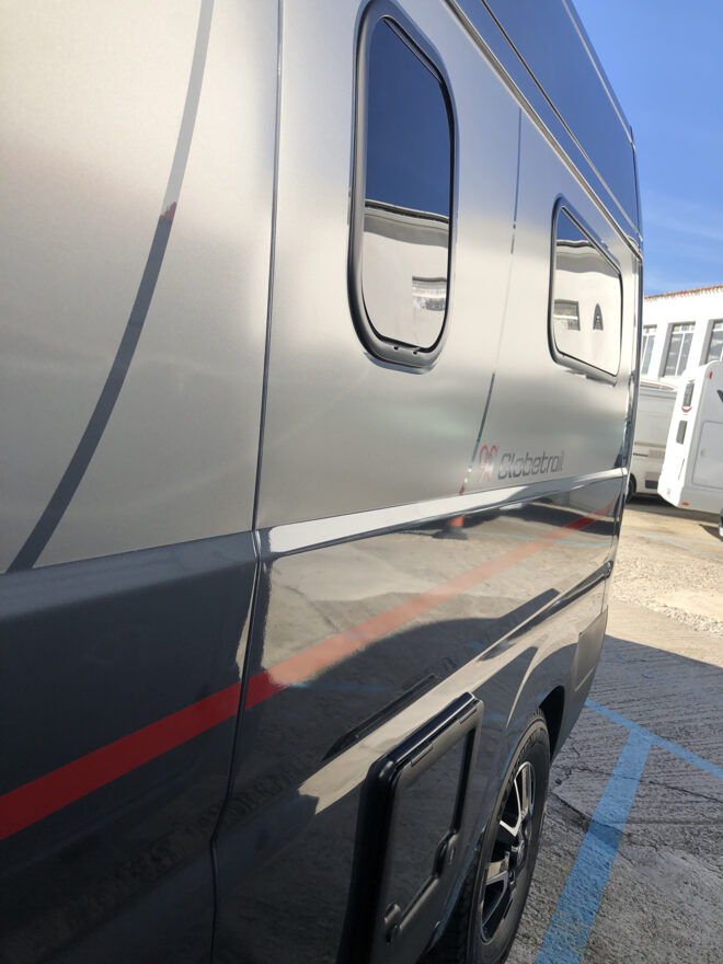 photos.external