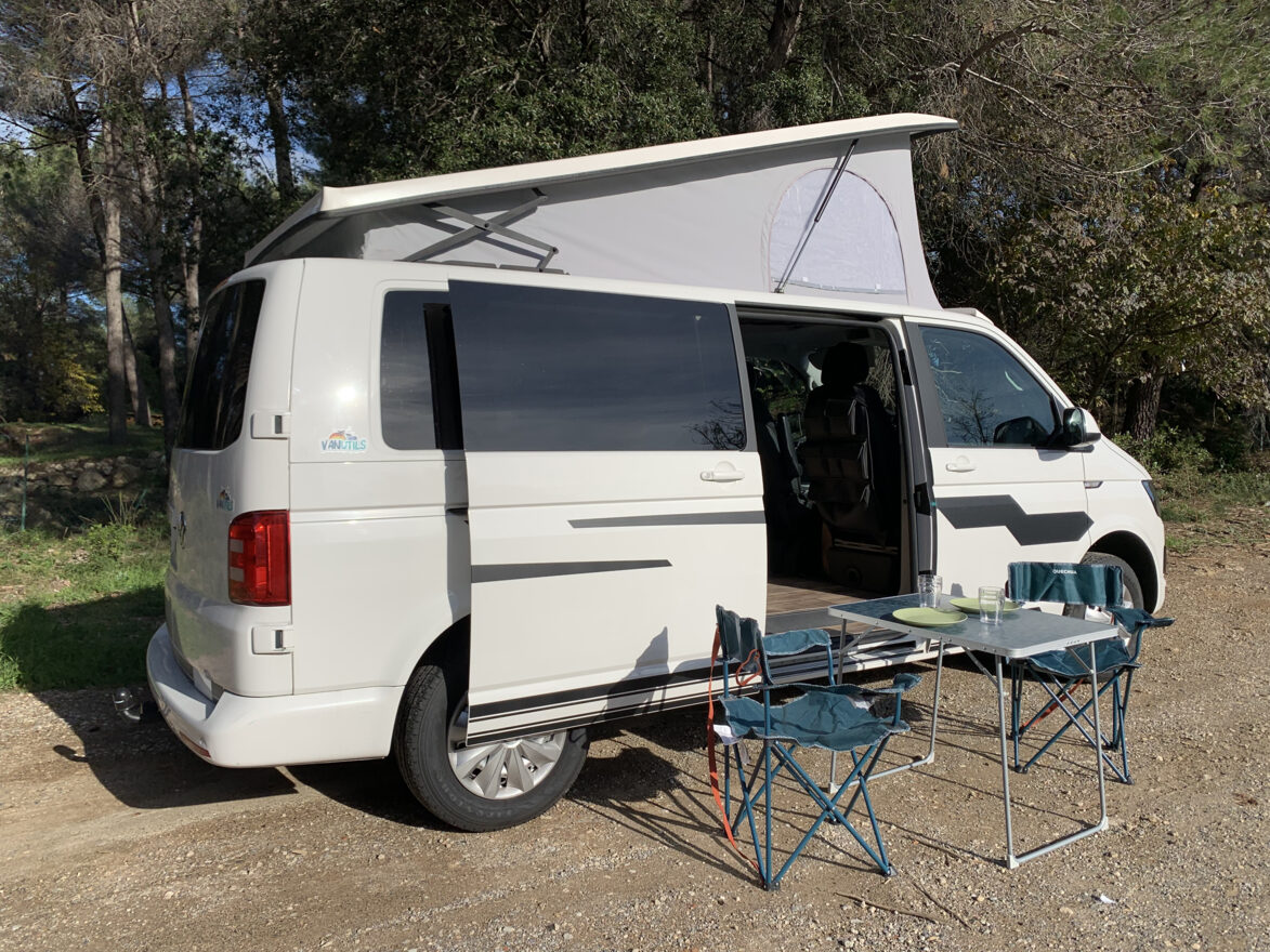 photos.external