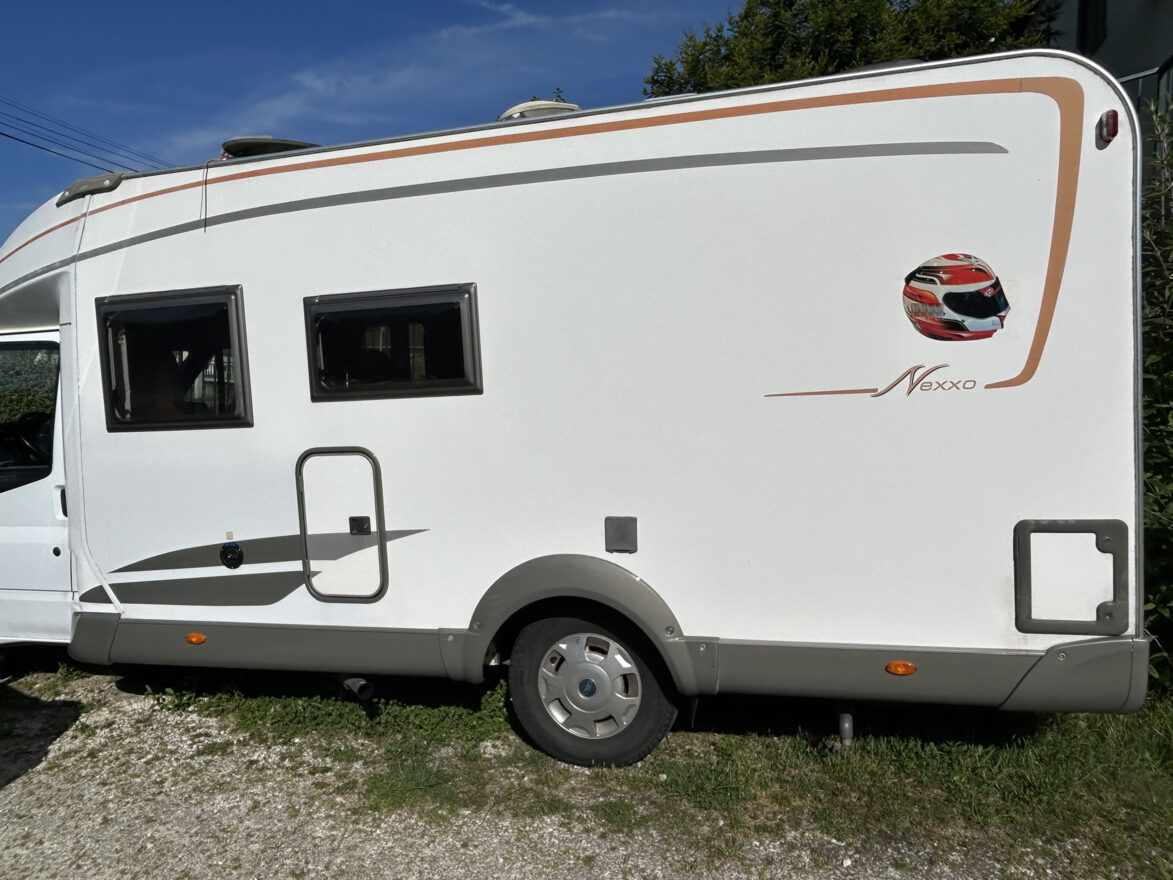 photos.external