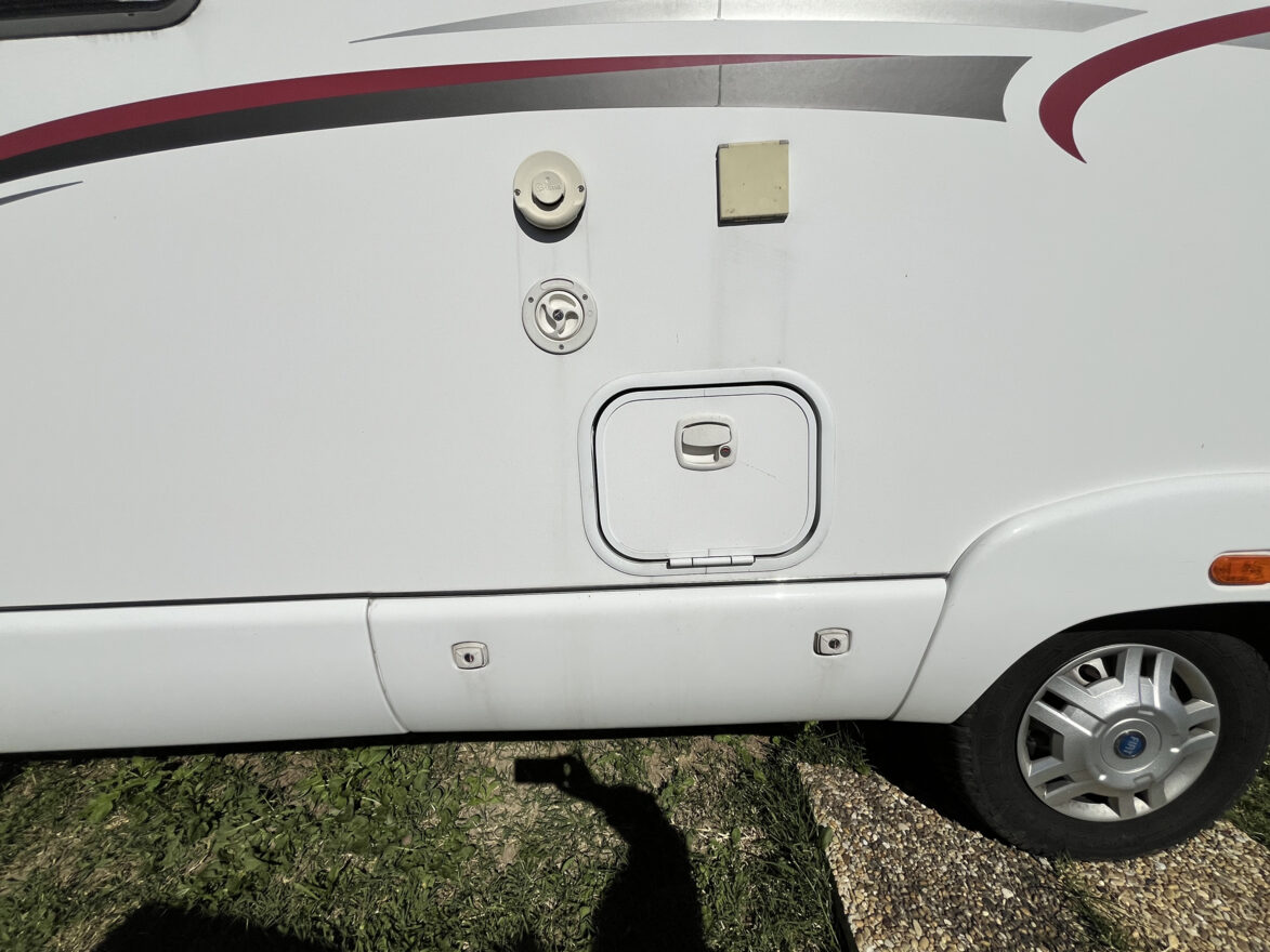 photos.external