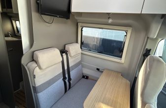 Ford LMC CARAVAN INNOVAN 590 image