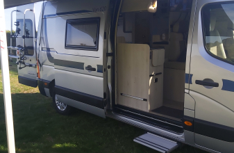 RENAULT FONT VENDOME EVASION image