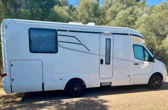 Mercedes HYMER T695 image